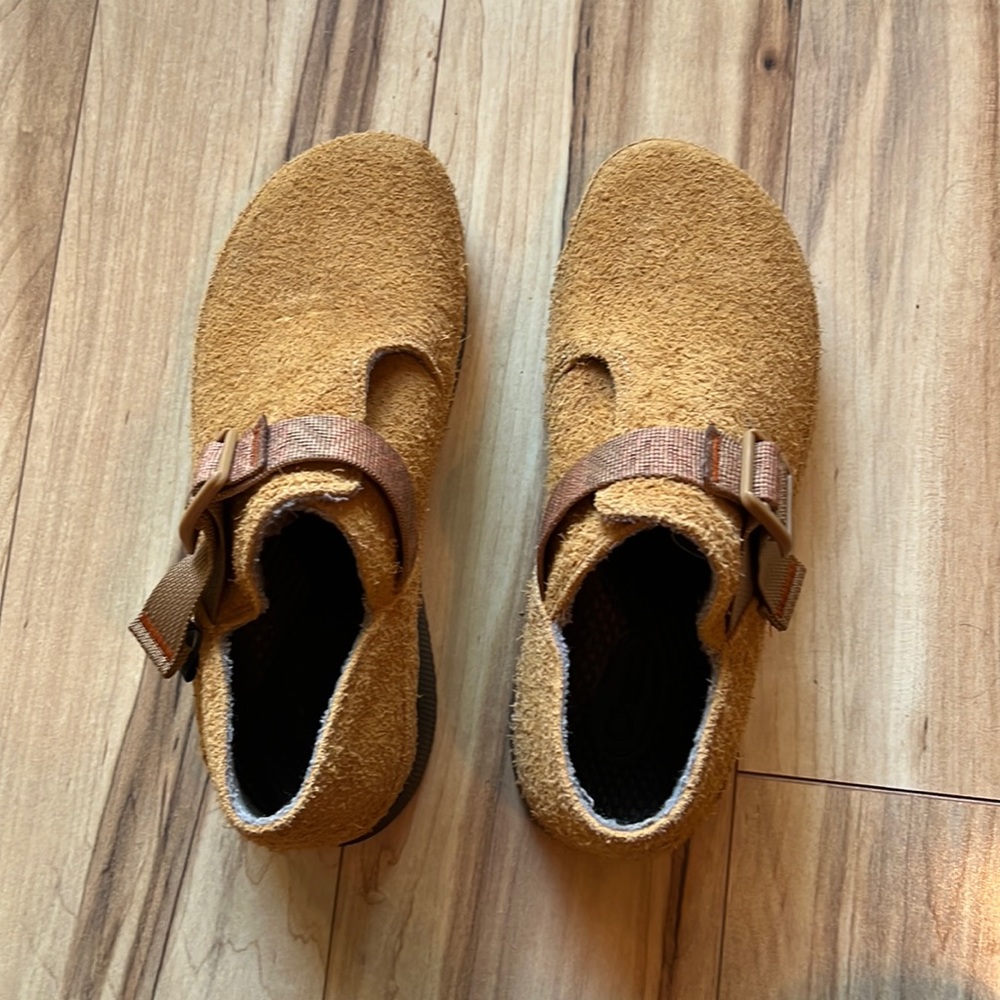 Chaco brand new size 6 leather shoes